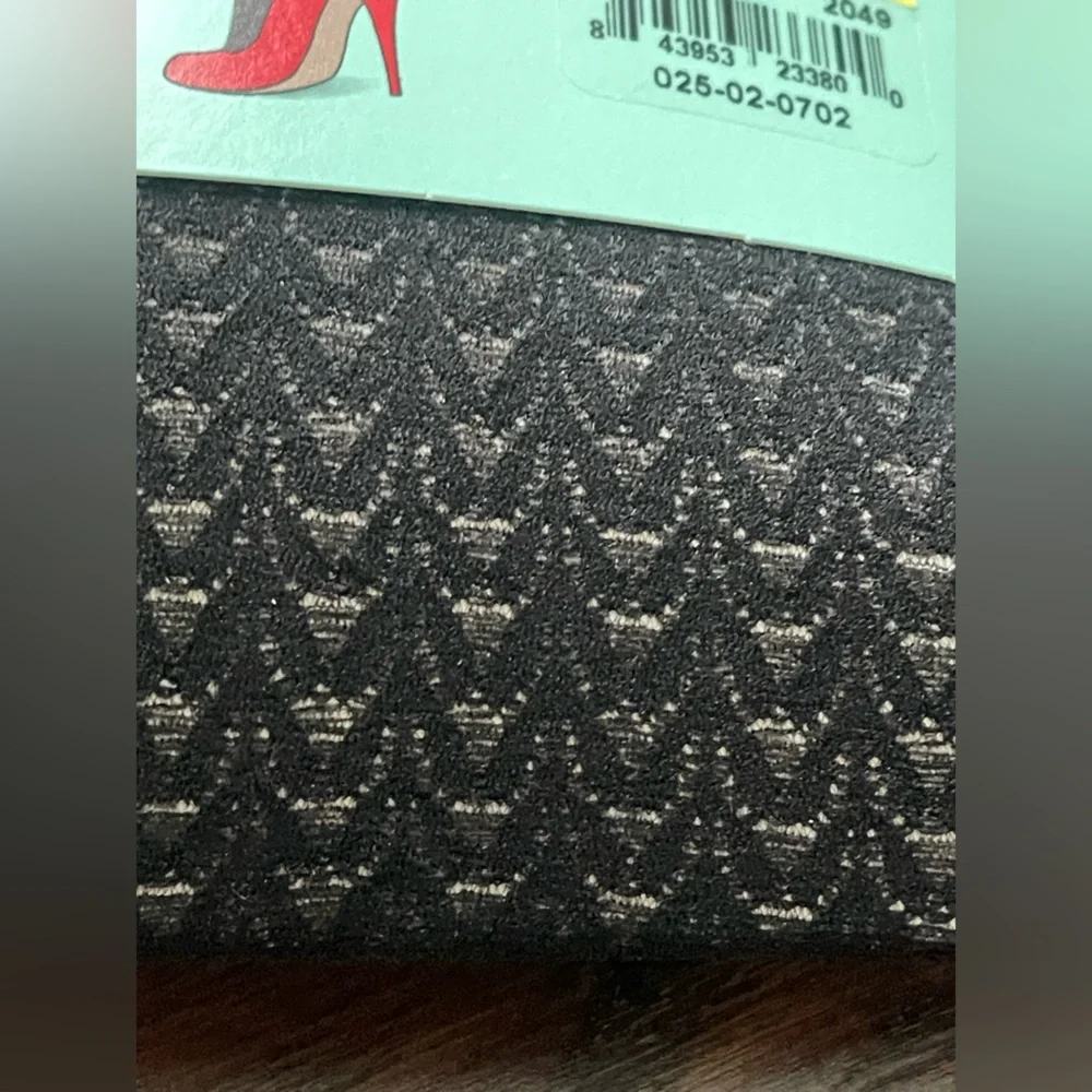 Assets by Spanx  Textured Shaping Tights Wishbone Black Size 2  New